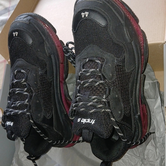 Triple S Balenciagas - Picture 4 of 9